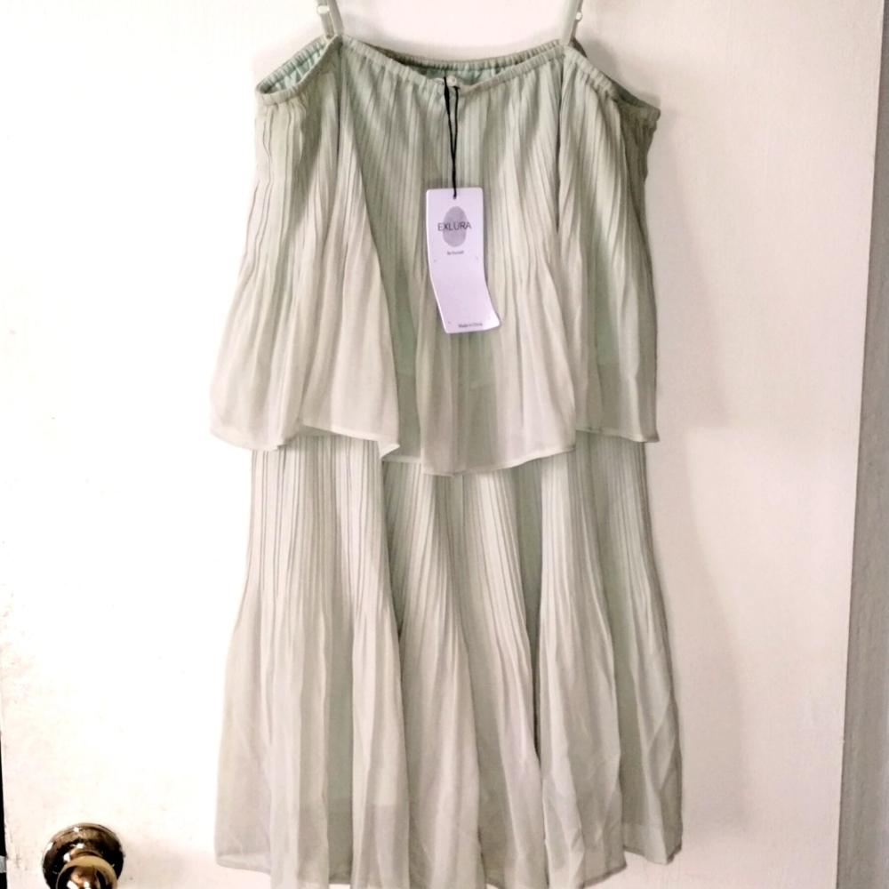 ⭐ Exlura Green Shorts Jumper  Women's Size Large Adjustable Straps